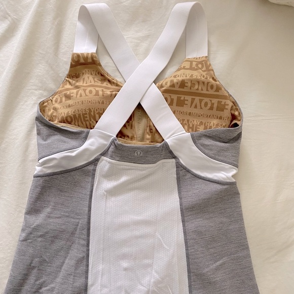 🤍LULULEMON 🤍activewear top on great and white . Size medium . - Picture 4 of 11